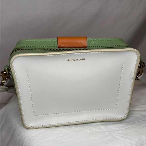 Anne Klein Green and White Crossbody Bag with Adjustable removable Strap - Picture 3 of 6